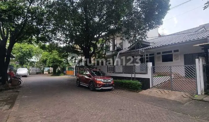 Rumah nyaman jual cepat siap huni area nyaman dan asri Pondok indah