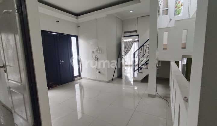 For Sale Rumah Dalam Townhouse Komplek Flo Residence, Ciputat