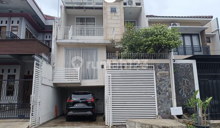 Rumah Semi Furnished 3 Lantai di Duren Sawit, Jakarta Timur
