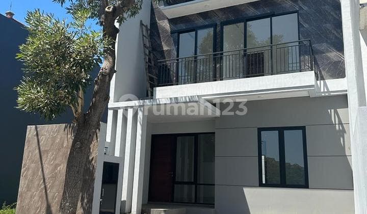 Rumah Minimalis Pakuwon City Dekat Galaxy Mall dan Manyar