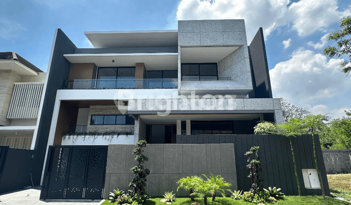 Rumah Mewah Split Level Pakuwon Indah Dekat Citraland dan Graha