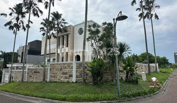 Rumah Mewah Furnish Citraland Area Golf Dekat Graha dan Pakuwon