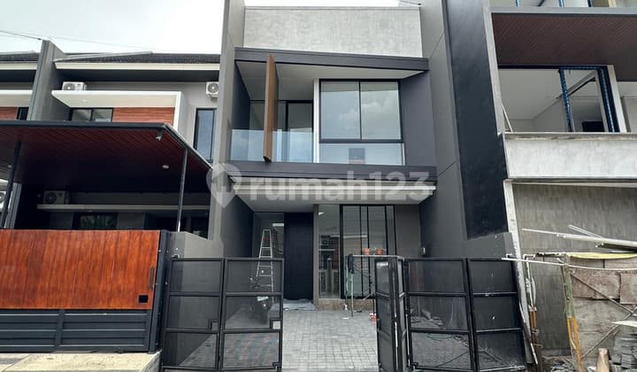Rumah Minimalis Baru di Manyar Dekat Pakuwon City & Galaxy Mall