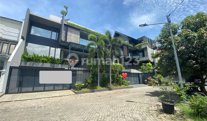 Rumah Mewah, Cantik Bergaya Tropical Siap Huni