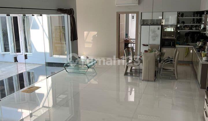 Nice 3-Story Furnished North-Facing House in Vila Artha Gading