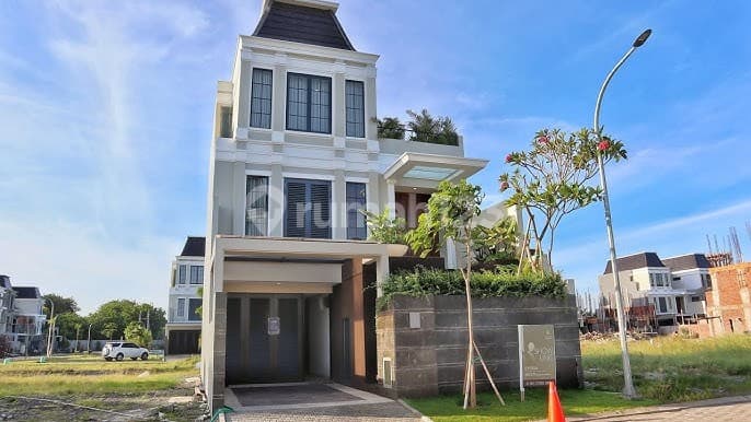 Jual Rumah Mewah 3 Lantai Konsep American Tropical The Grand Kenjeran