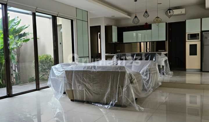 Disewakan Rumah 3 Lantai Full Furnish di De Park BSD