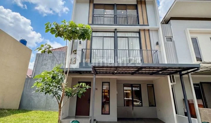 Rumah Baru 3 Lantai Lebar 7 Lokasi Strategis di Pusat Kuliner Aniva Gading Serpong. Kamar Utama Luas dengan Kamar Mandi Dalam, Area Walk In Closet dan Balkon. Gading Serpong