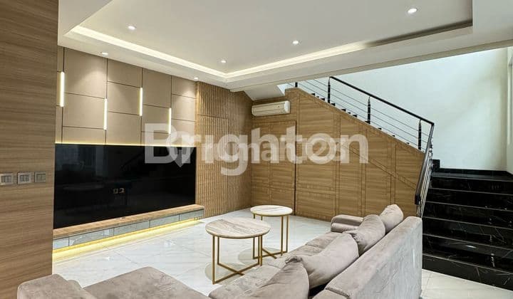 Rumah cantik semi furnish siap huni di Aquamarine Pondok Hijau Golf (PHG) lokasi strategis depan club house, PHG, Gading Serpong