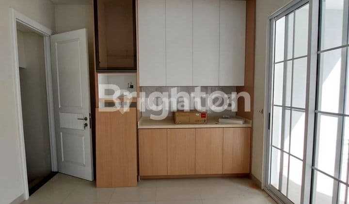 BRAND NEW! Rumah 2 lantai di lengkapi pool full renovasi semi furnish, cluster de maja, de park bsd