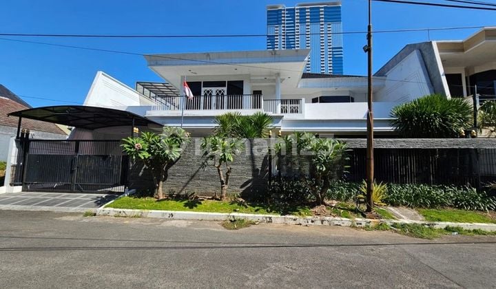 Rumah Mewah Dharmahusada Indah Surabaya
