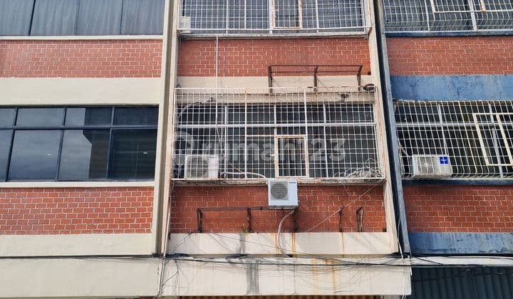 Ruko Terawat Siap Huni Strategis Lahan Parkir Luas