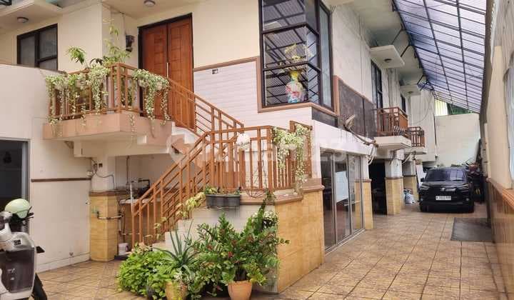 Rumah Kost Aktif 13 Kamar Tidur Bagus di Hook Strategis di Grogol Jakarta Barat
