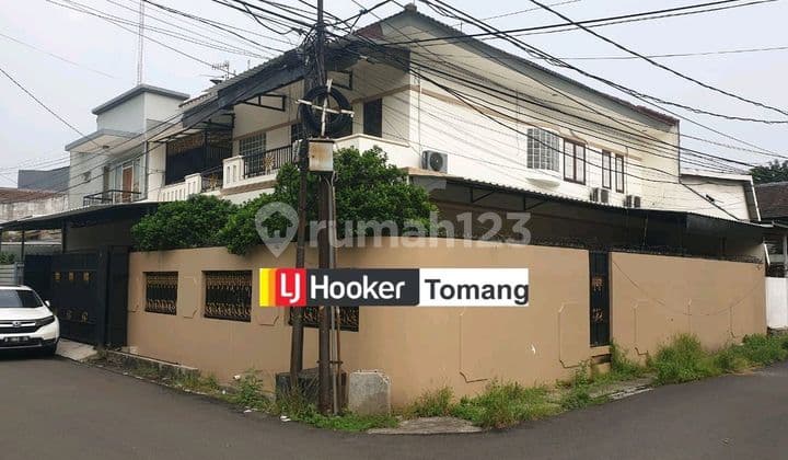 Rumah di Hook Luas Siap Huni di Komplek Kebon Jeruk Baru, Jakarta Barat