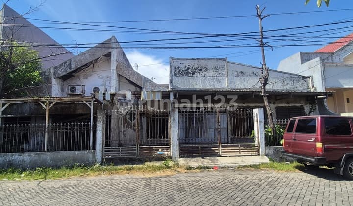 Dijual Rumah Hitung Tanah di Karang Empat Surabaya