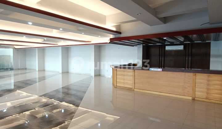 Disewakan Gedung Baru 3 Lantai di Raya Kendangsari Surabaya