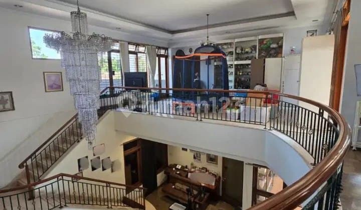 Rumah Lux Strategis bisa Sambil Usaha di Sayap Dago