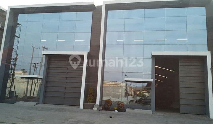 Premium Gudang cocok untuk Industri dan bisnis