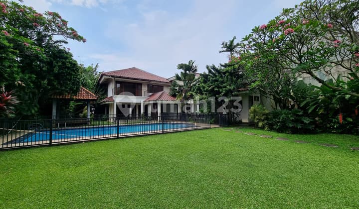 Tropical House With A Big Garden In Cipete