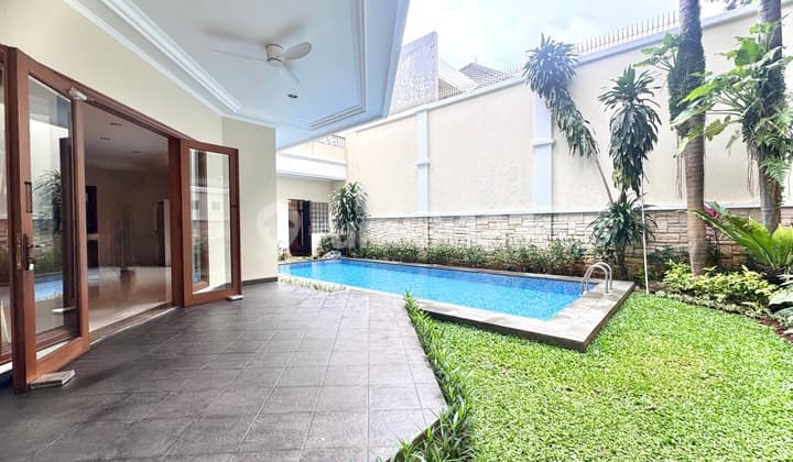 Classic House In Pondok Indah