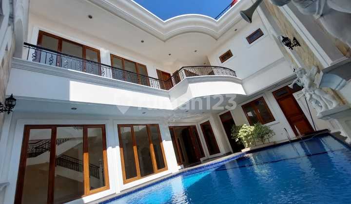 Classic House In Pondok Indah