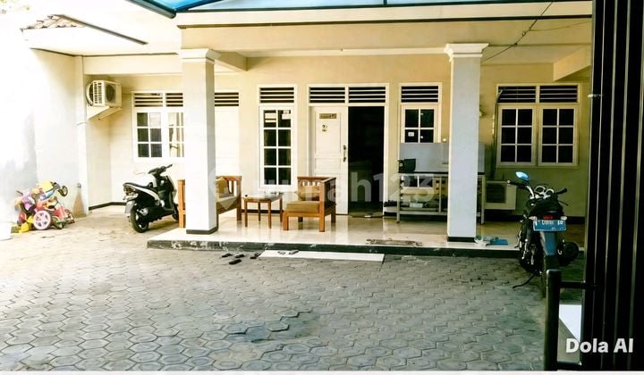 Rumah Siap Huni Bonus Kos-Kosan dan Kios di Kemang Jakarta Selatan ~ Mni