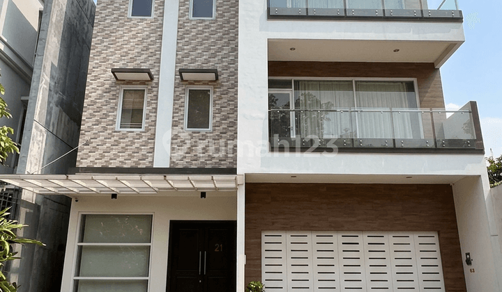 3-Story East-Facing House with Swimming Pool in Alam Sutera.