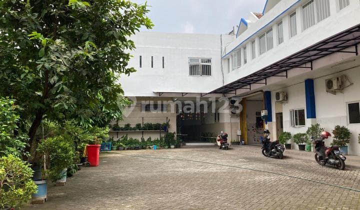 Harus Terjual Gedung Komersial Ex Sekolah Jl. M. Toha, Kota Tangerang