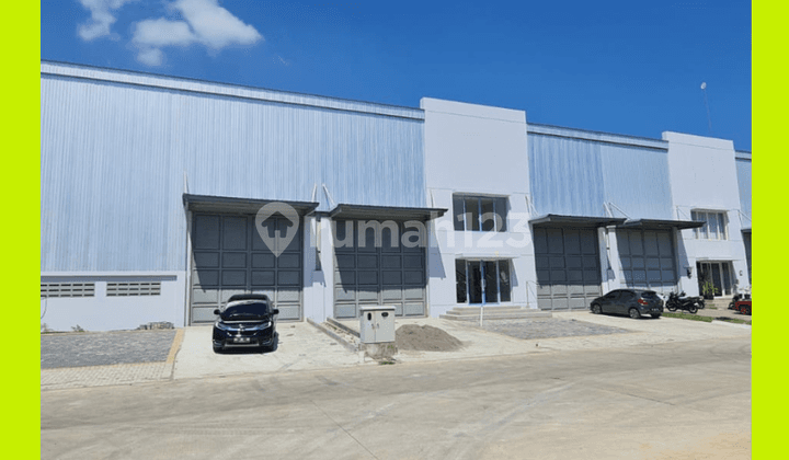 Pergudangan Summarecon Makassar, Titanium Summarecon Makassar