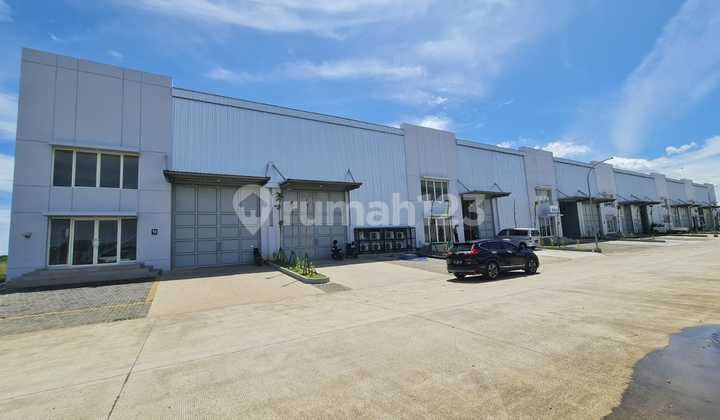 Pergudangan Summarecon Makassar, Titanium Smart Warehouse