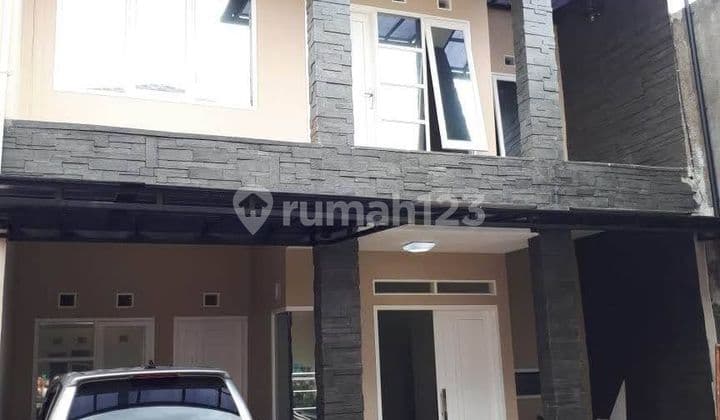 Di jual rumah minimalis modern di Sarijadi townhouse siap huni