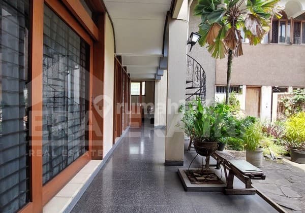 Di Jual Rumah Terawat Lokasi Sayap Riau Strategis