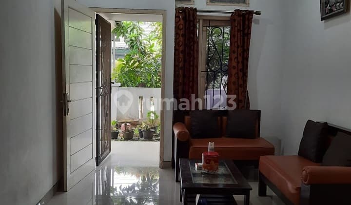 Rumah kecil keluarga muda di harvest city cibubur