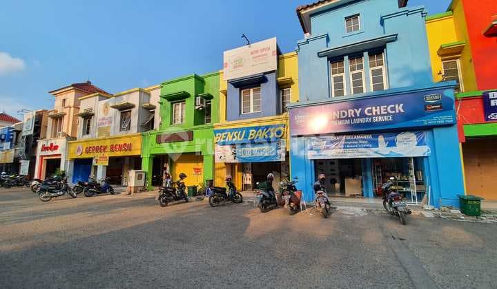 2 Lantai Ruko Besar Mediterania Galuh Mas Strategis Luas Pinggir Jalan