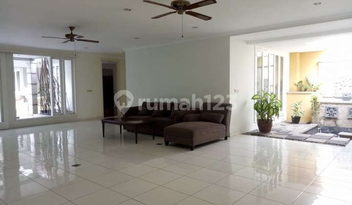 Good house in strategic location of south Jakarta "The price can be negotiable"