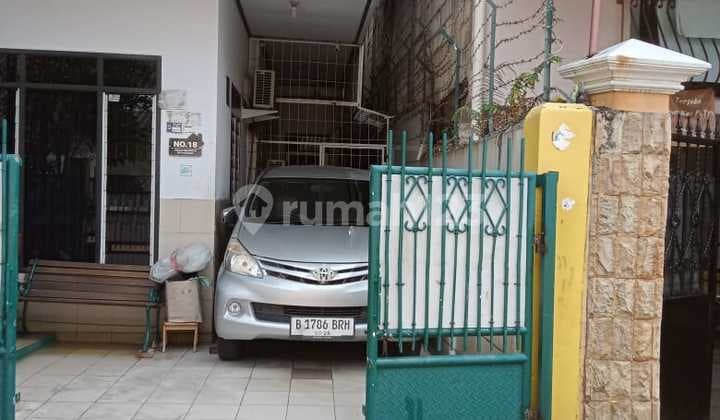 Below NJOP 3-Story Boarding House in Petojo Selatan, Central Jakarta