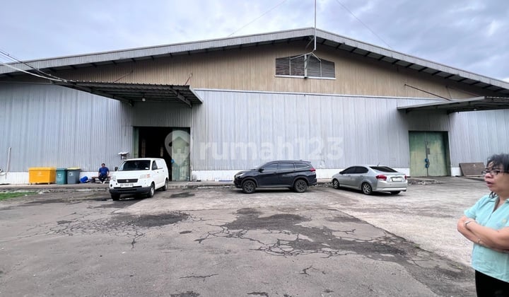 Warehouse for Rent in Depok, Ideal for Logistics, Distribution, Etc. Negotiable Until Deal.
