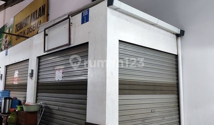 Paramount Market Stall, Hook Position, Busy Market, Business Space