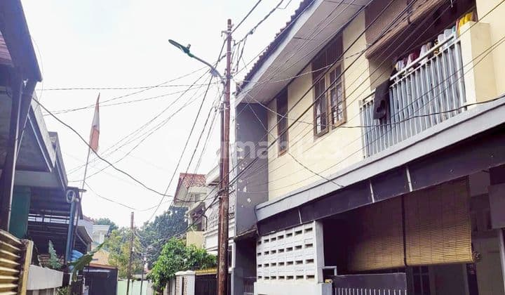 For Sale: Warung Sila House with Land Measurement Near Toll Road, Hospital & Campus