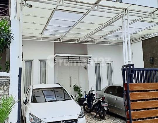 Rumah Secondari 3 lt Semi Furnish Lokasi Dekat Pacuan Kuda Pulomas, Jakarta Timur