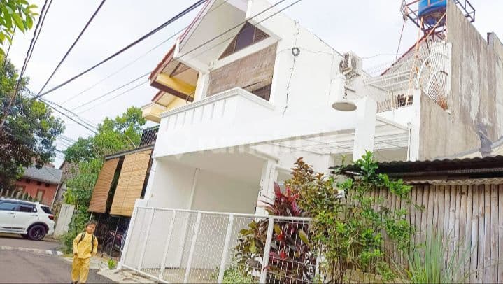 Jual BU Rumah 2 lt Lokasi Taman Sari Lebak Bulus, Jaksel