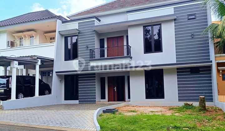 Y370B Rumah Mewah Depan Taman 300 m2 Kota Wisata Cibubur