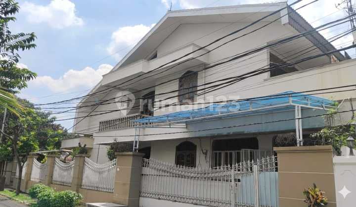 Y371B Well-Maintained Corner House 375 m2 Pulo Asem Pulo Gadung East Jakarta