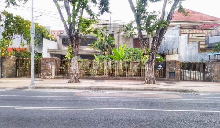 Rumah Raya Darmo, Pusat Kota Surabaya Dekat Taman Bungkul