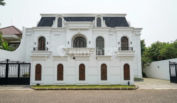 Rumah Mewah American Classic Jati Padang - Jaksel, LT 673 M2