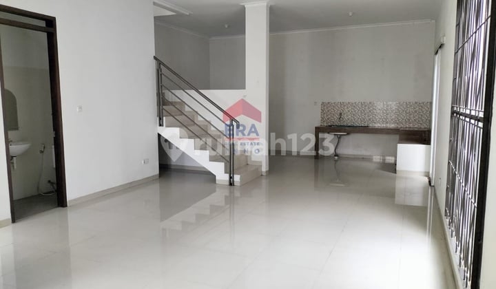 Rumah Minimalis Mekarwangi, Siap Huni, lengkap dengan teralis, water heater dan canopy kaca