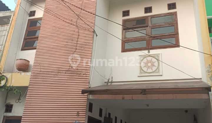 Affordable House for Sale in South Jakarta, suitable for Office or Boarding House.