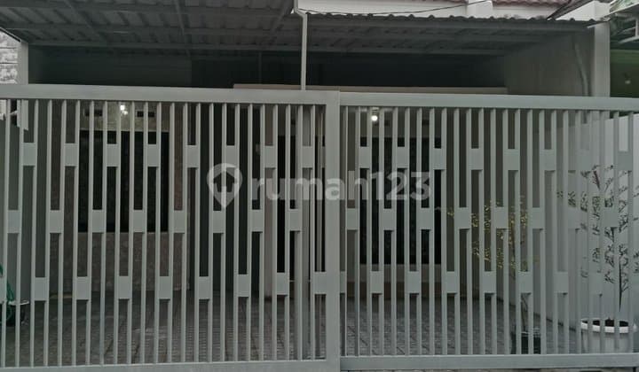 Affordable Move-in Ready House in Kahuripan Nirwana Sidoarjo. Close to Toll Exit. Near Lippo Mall.