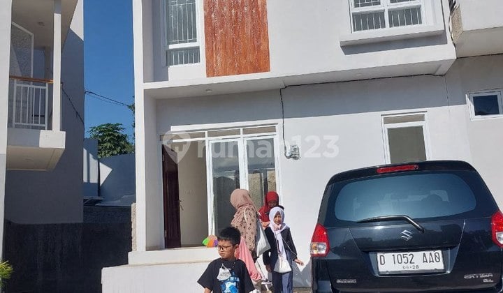 New Elegant Tropical Villa House in Bojongkoneng, North Bandung, Dago