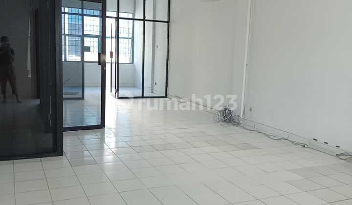 Ruko 3 Lantai Siap Huni di Camar Indah